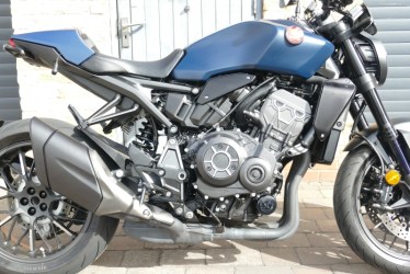 xr1009040-1757576937