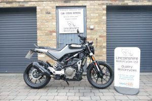 21 HUSQVARNA 401 SVARTPILEN