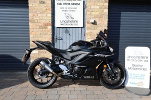 74 YAMAHA R3