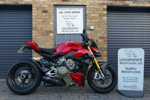 70 DUCATI STREETFIGHTER V4S