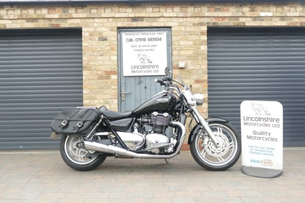 10 TRIUMPH THUNDERBIRD 1700