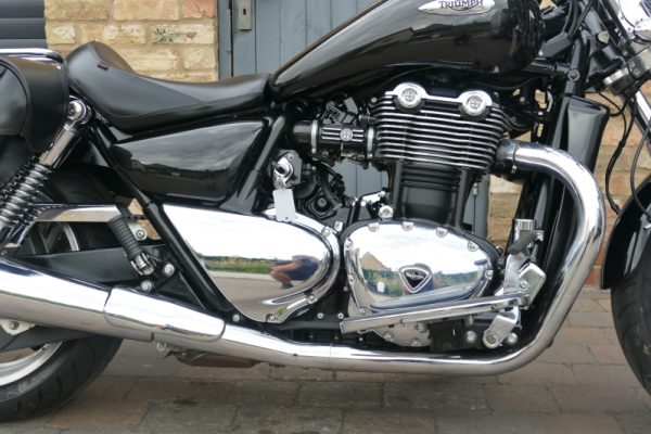 10 TRIUMPH THUNDERBIRD 1700
