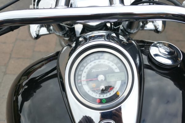 10 TRIUMPH THUNDERBIRD 1700