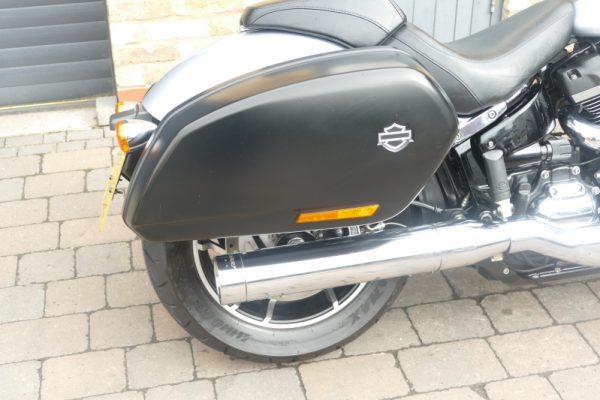 19 HARLEY DAVIDSON SPORTGLIDE