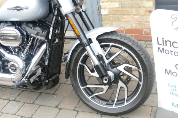 19 HARLEY DAVIDSON SPORTGLIDE