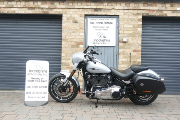 19 HARLEY DAVIDSON SPORTGLIDE