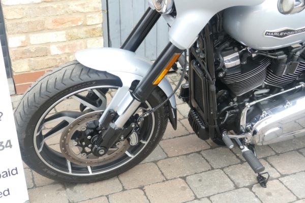 19 HARLEY DAVIDSON SPORTGLIDE