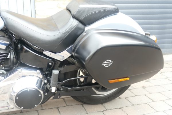 19 HARLEY DAVIDSON SPORTGLIDE