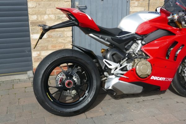 19 DUCATI PANIGALE V4R