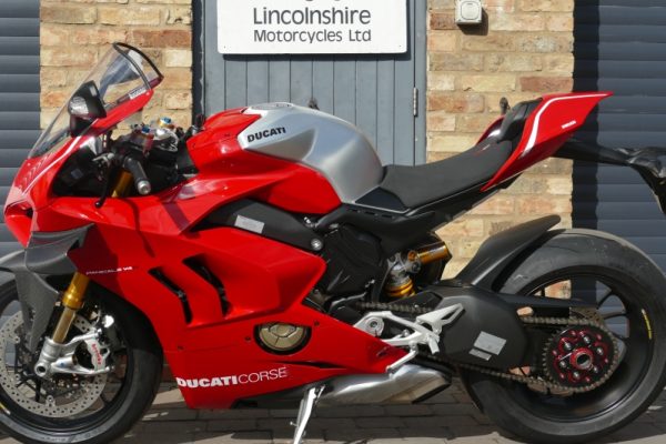 19 DUCATI PANIGALE V4R