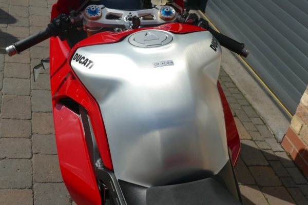 19 DUCATI PANIGALE V4R