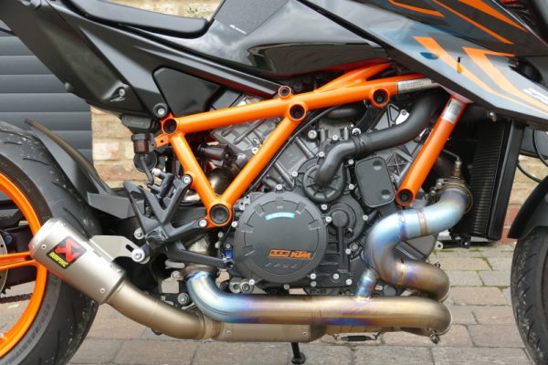 24 KTM 1290R SUPERDUKE