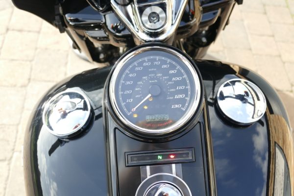 22 HARLEY DAVIDSON ROAD KING SPECIAL